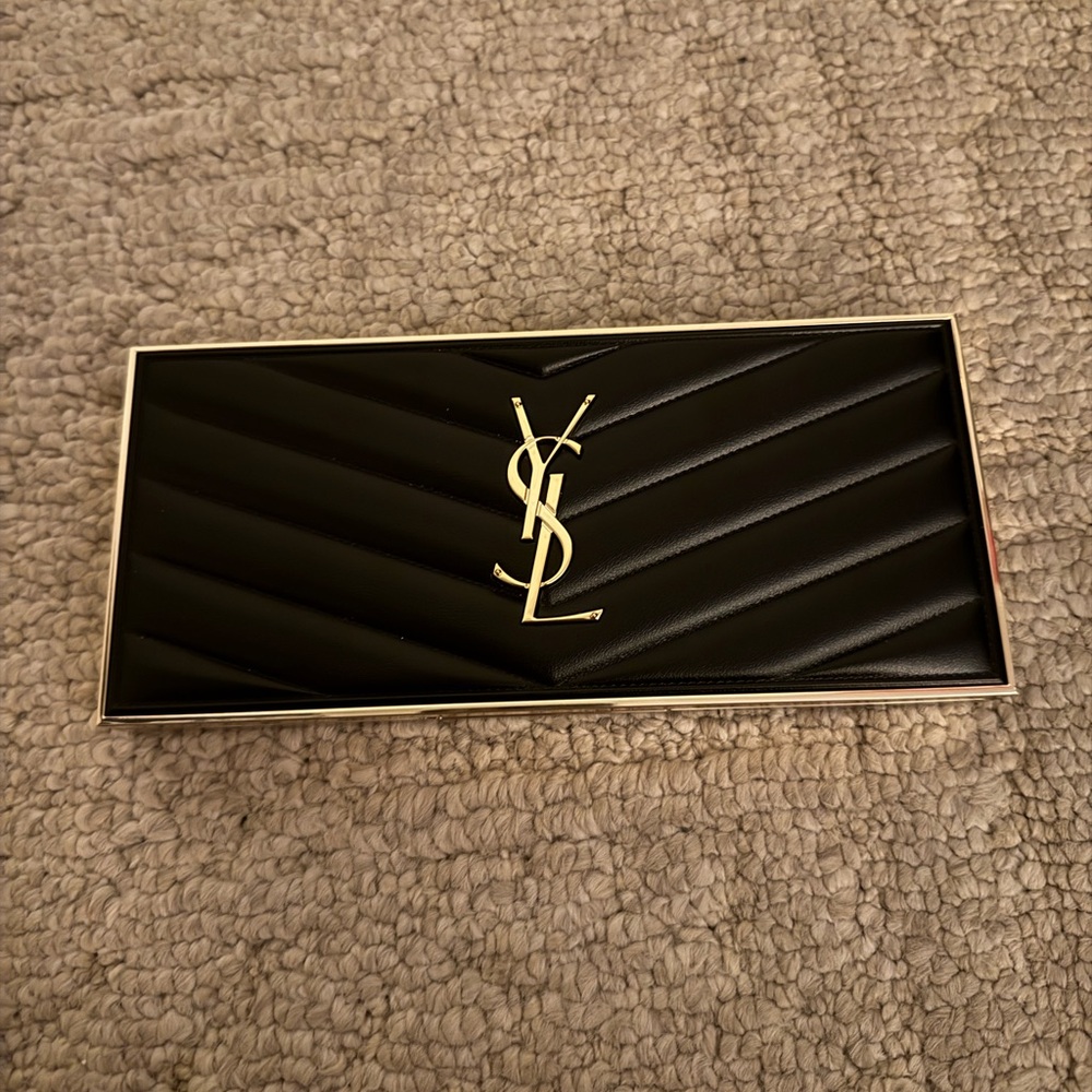 YSL makeup palette never been used in good condition